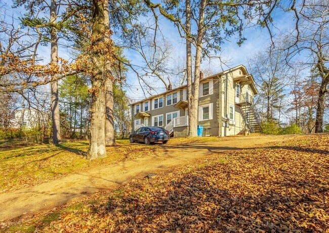 Building Photo - 311 Hedgewood Dr