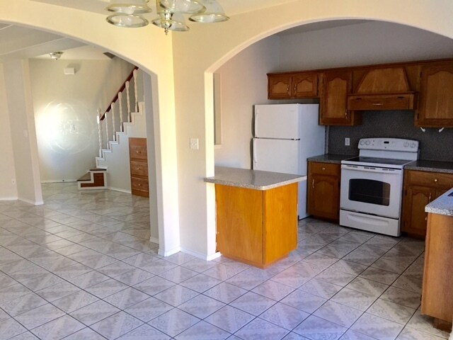 Building Photo - 2801 Charleston Ln