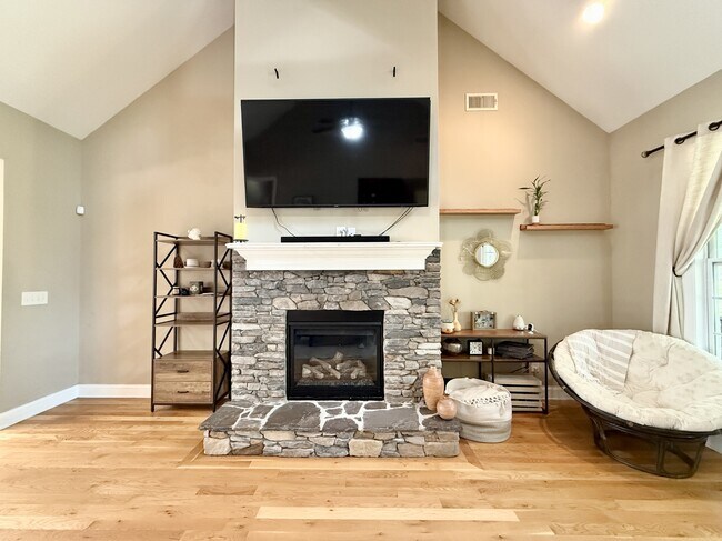 Building Photo - 476 Clearwater Harbor