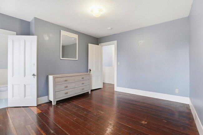 Building Photo - 482 South St