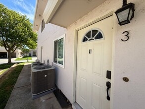 Building Photo - Beautifully Updated 2 Bed, 1 Bath Townhome-Style Condo in Auburn Greens!