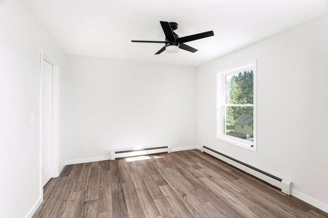 Building Photo - AVAILABLE November! -  3 Bed 3 Bath brand ...