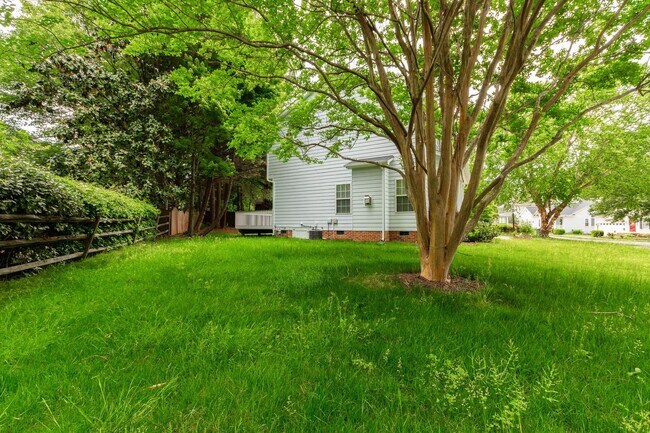 Building Photo - Charming 4-Bedroom with Backyard Retreat i...