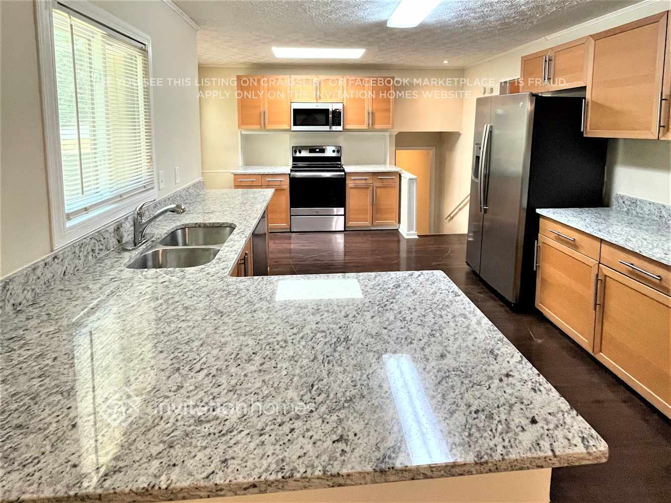 Building Photo - 1386 Larkview Dr SW