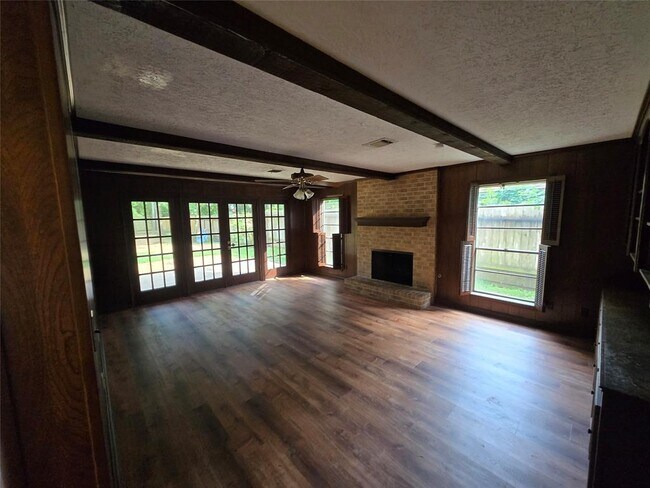 Building Photo - 4242 Honey Oaks Dr