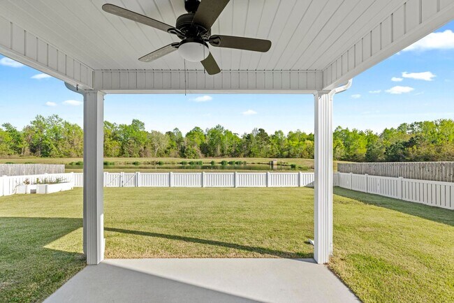 Building Photo - Large 5 bedroom home- don't miss this one!