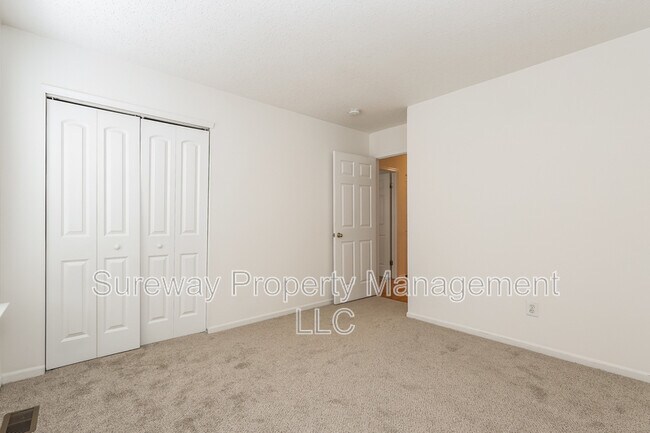 Building Photo - 35 Treat Ln