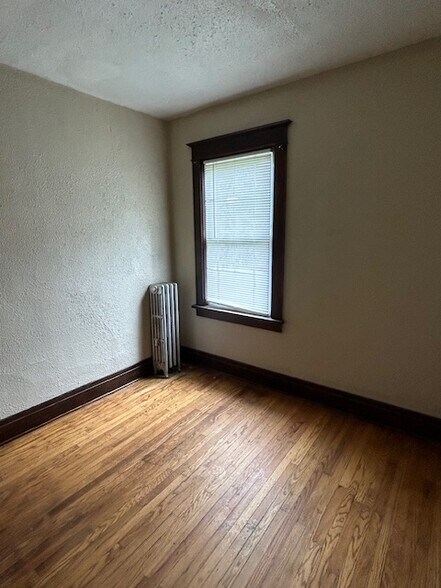 Primary Photo - 300 Roesch Ave