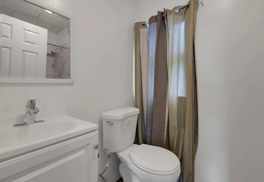 Building Photo - 18 S Lehigh St