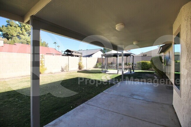 Building Photo - 470 E Juanita Ave