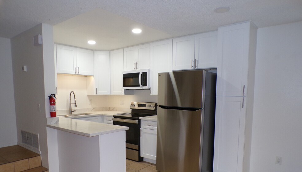 Building Photo - 6633 Stonepine Ln