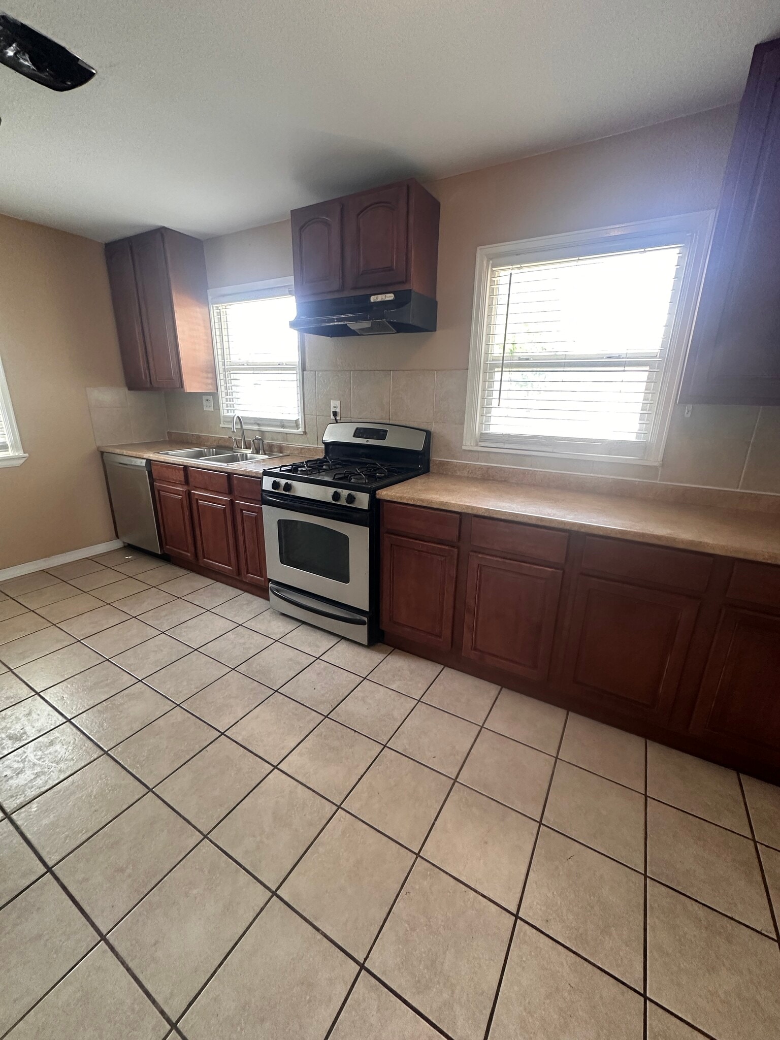 Kitchen - 814 Julian St