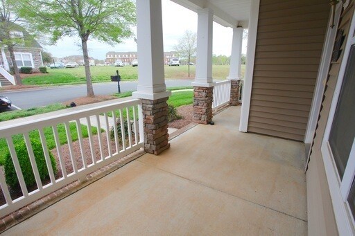 Building Photo - Hard to find Rental in Bonterra!!!