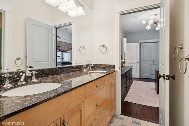 Building Photo - 4516 N Damen Ave