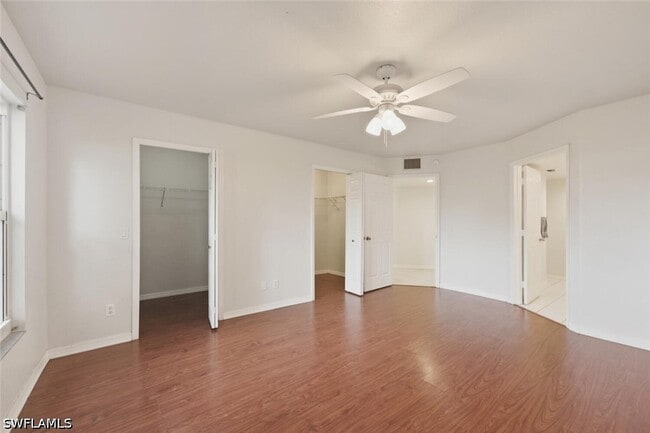 Building Photo - 9570 Crescent Garden Dr