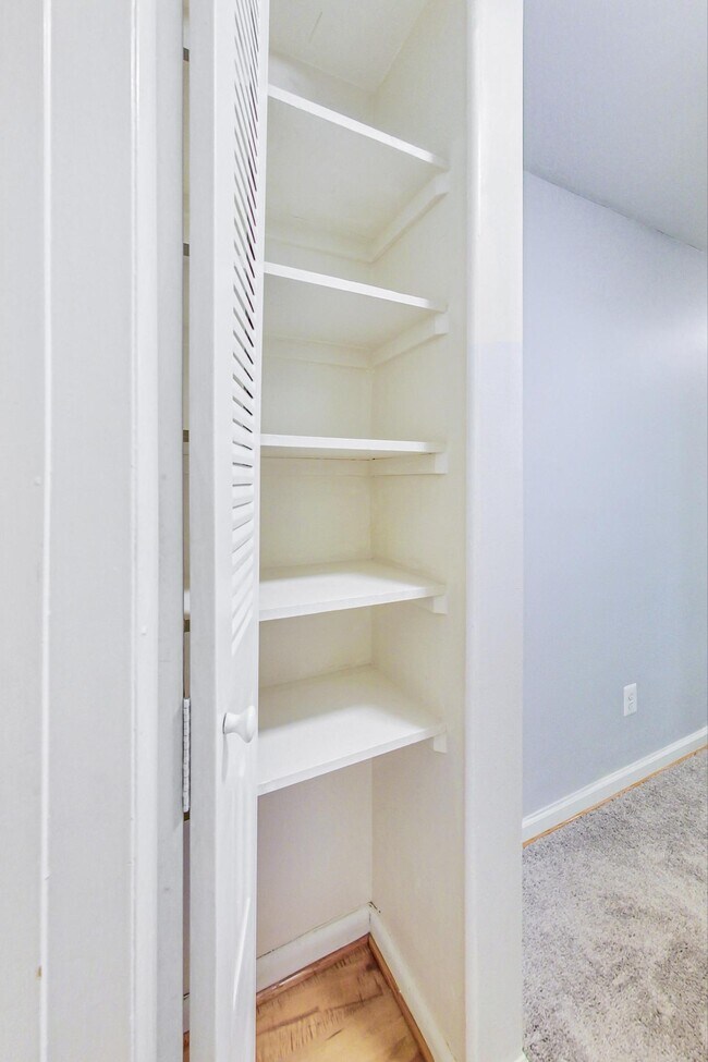 Building Photo - 10501 Montrose Ave