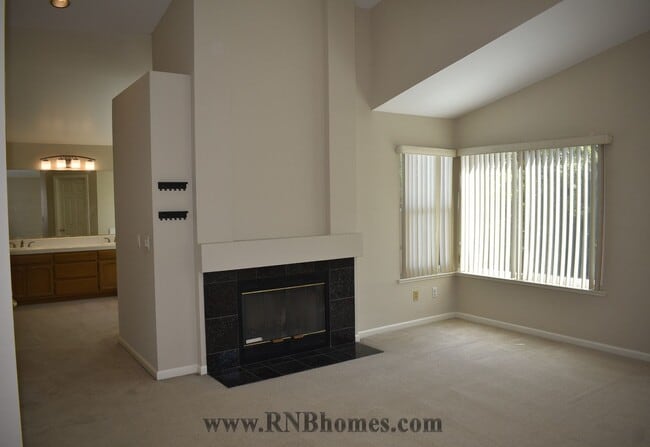 Building Photo - 2400 Carr Ct