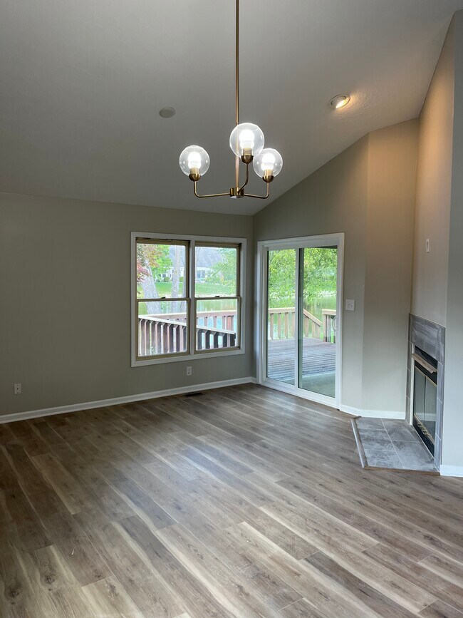 Building Photo - 10728 Lexington Dr