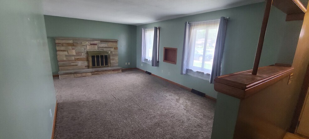 Building Photo - 297 Maylawn Ave