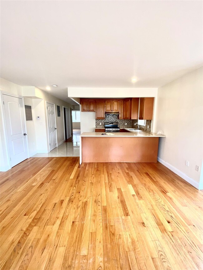 Building Photo - 329 Soundview Ln