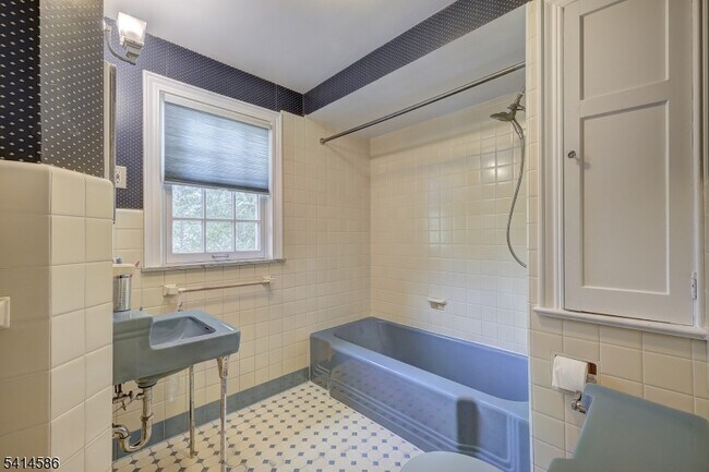 Building Photo - 548 Hartford Ct