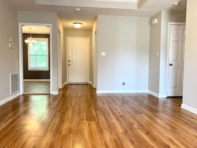 Building Photo - 212 Bradley Ct