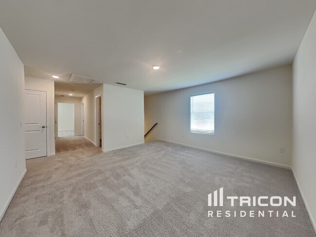 Building Photo - 1056 Large Poppy Dr