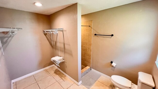 Building Photo - Beautiful 4 Bedroom 2 Bath Home!