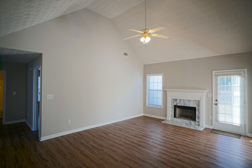 Living room with vaulted ceilings - 11 Spring Valley Cove