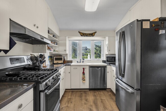 Building Photo - 67 Chimney Corner Cir