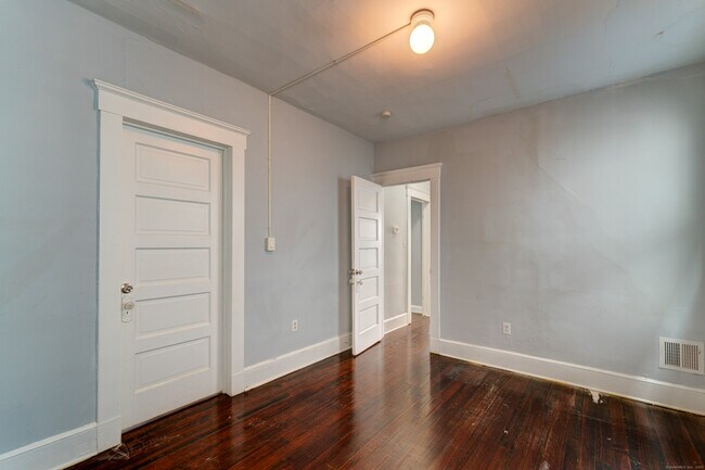 Building Photo - 167 Willow St