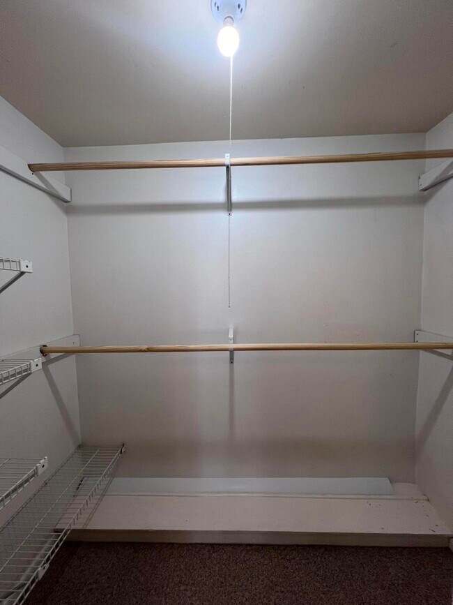 Building Photo - 350 Orion Ct