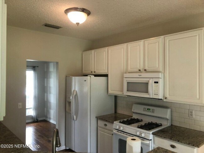 Building Photo - 12887 Dunns View Dr