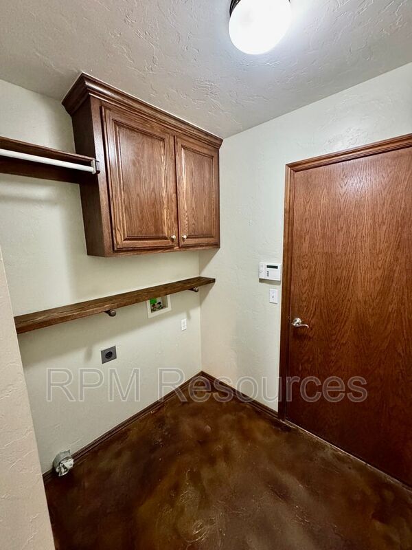 Building Photo - 916 Ethan Ln