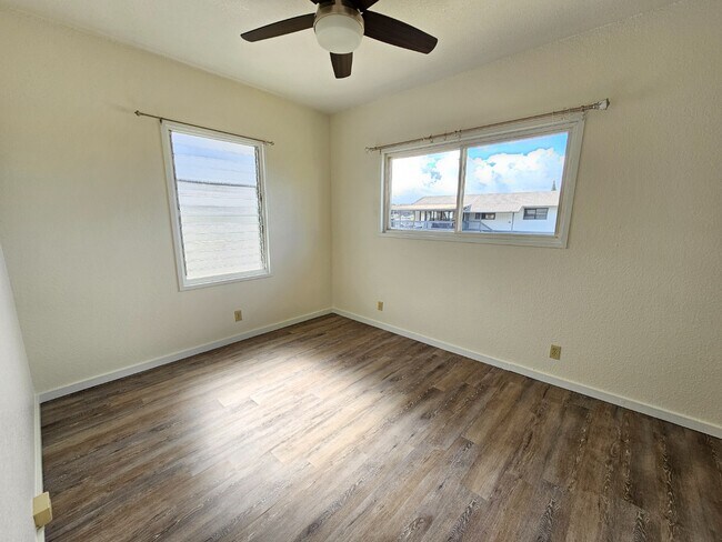 Building Photo - 3 Bed / 2 Bath Single-Family Attached Home...