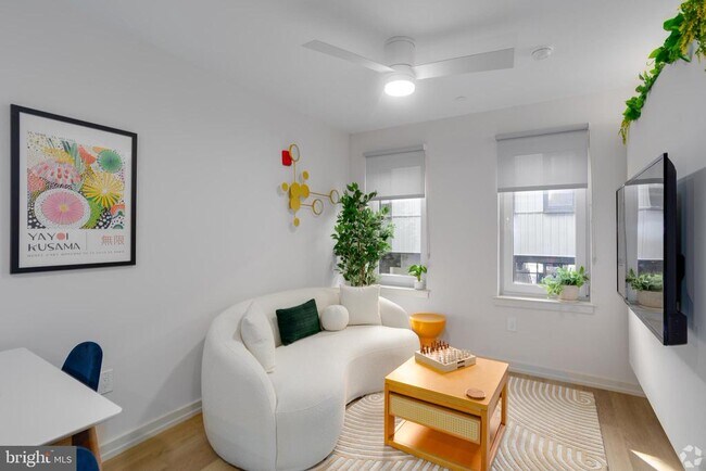 Primary Photo - 2009 N Howard St