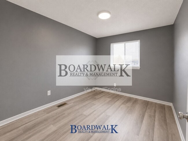Building Photo - 572 400 N