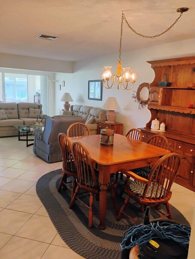 Building Photo - 1661 NW 20th Ave