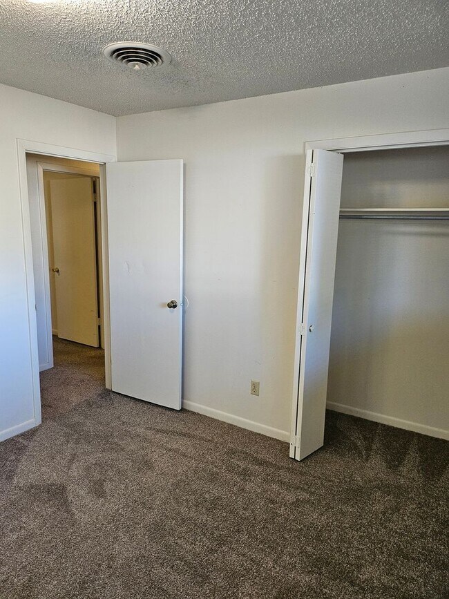 Building Photo - 47 Douglas Ln