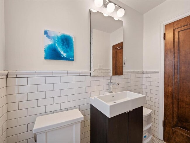 Building Photo - 4325 Chowen Ave S