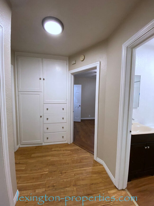 Building Photo - Beautifully Upgraded, 3BD/1BA Carmichael Home, off Fair Oaks Blvd!