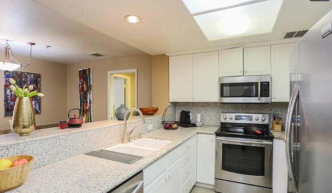 Building Photo - 880 W 1st St