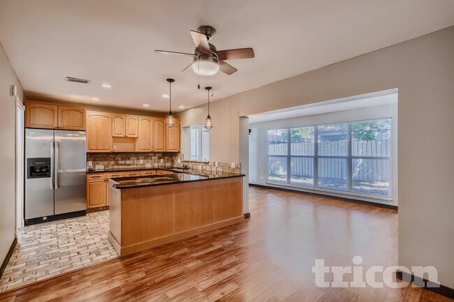 Building Photo - 2063 Los Lomas Dr