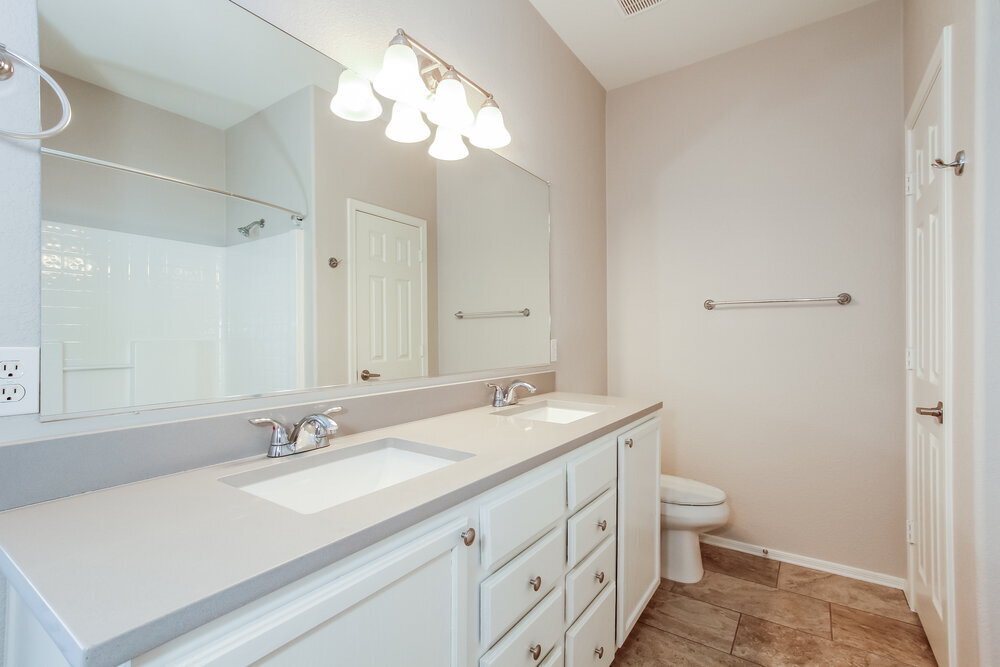 Building Photo - 3134 W Cavedale Dr