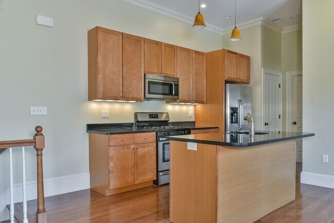 Building Photo - 3 Savin Hill Ave