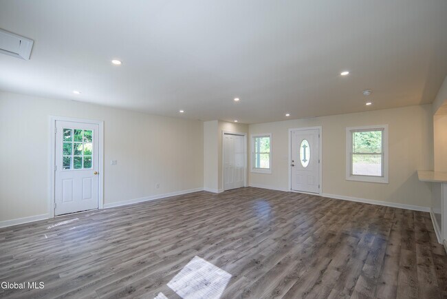 Building Photo - 489 Grooms Rd