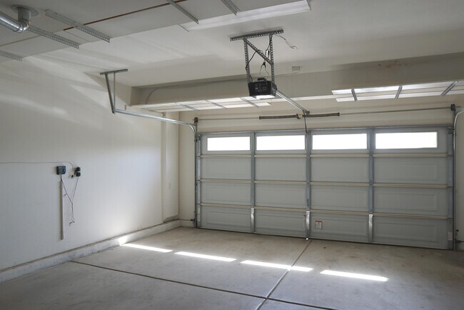 Building Photo - 35579 Domani Dr