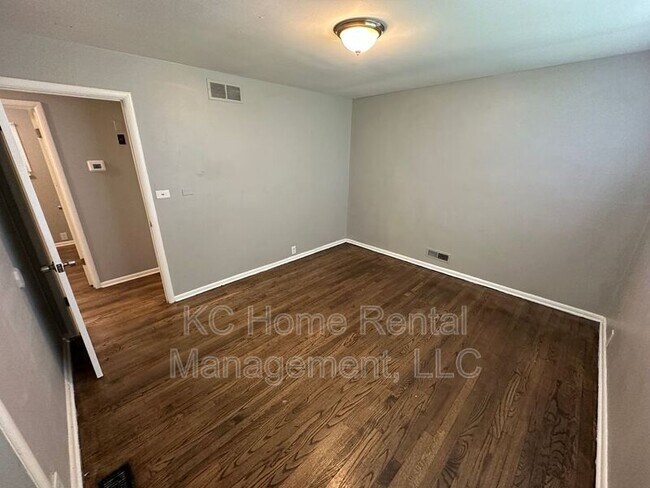 Building Photo - 7309 E 111th Terrace