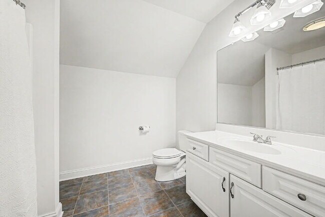 Building Photo - Luxury 5 Bedroom Home with Private Pool in Glen Allen – $4,500/mo