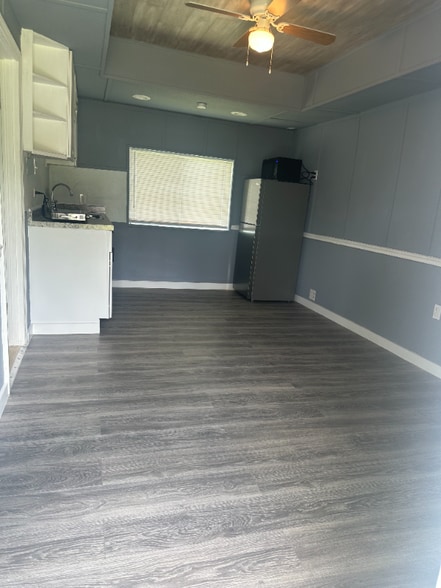 Building Photo - 1064 N Tamiami Trl
